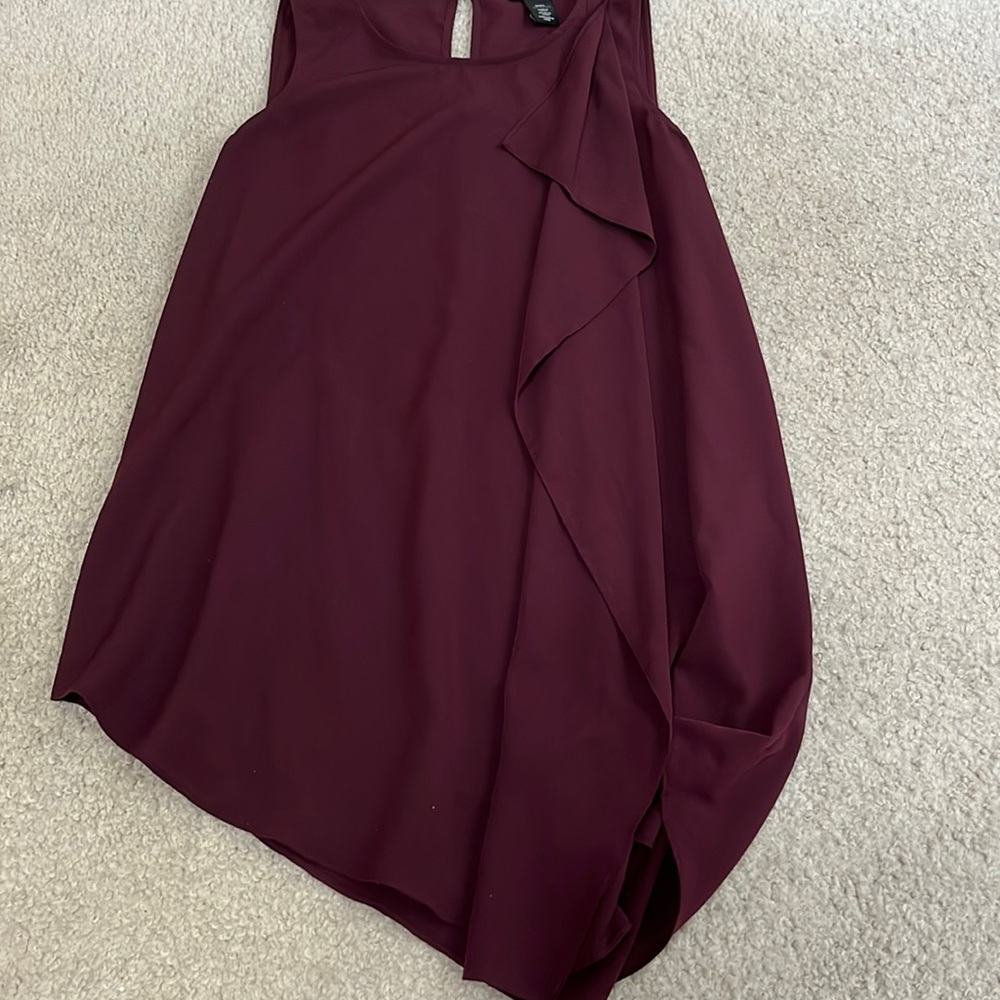 White House Black Market sleeveless burgundy top. Size xxs
